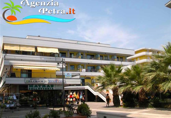 RESIDENCE EL CHICO*** - Palmová riviéra - Alba Adriatica