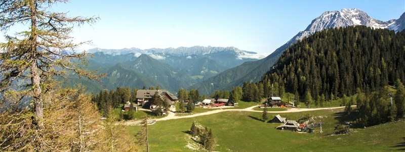Krvavec - hotel s okolím | Krvavec_poletje-3-4
