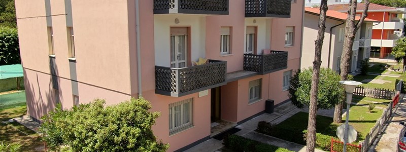 Esterno (2)1
